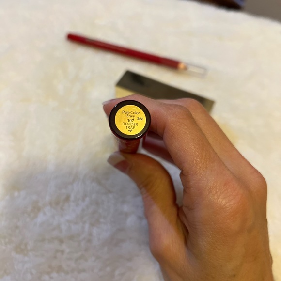 Estée Lauder Red Pure Color Lip Set - Picture 6 of 6